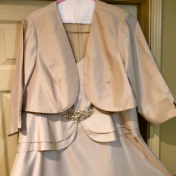 Formal mother of the bride dress w/bolero included - Picture 3 of 5